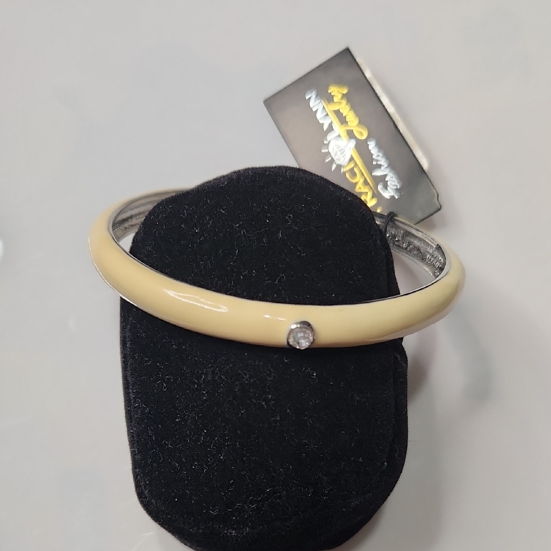 Traci Lynn Cream Bracelet With Silver Detail 18$